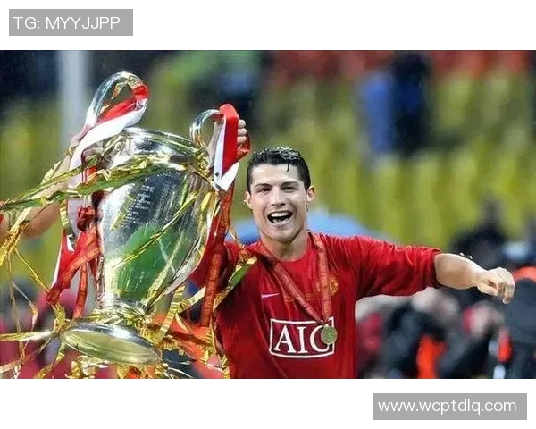 足球传奇的崛起与挑战：从青涩少年到全球足坛巨星的奋斗之路